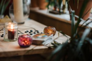 Is Online Tarot For You? 2 Tarot Card Reading